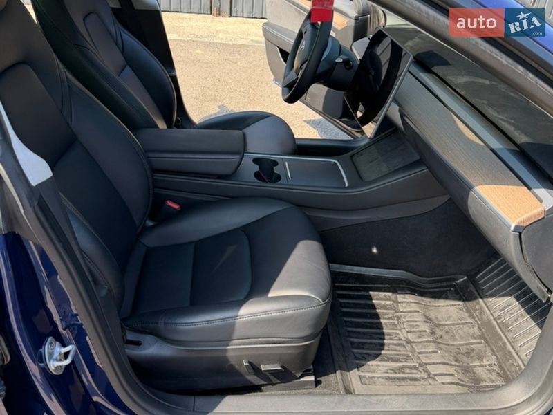 Седан Tesla Model 3 2023 в Тячеві