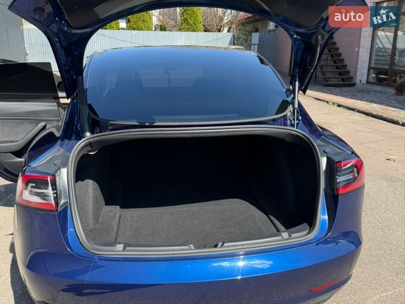 Седан Tesla Model 3 2023 в Тячеві