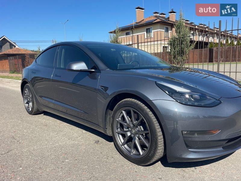 Седан Tesla Model 3 2022 в Киеве
