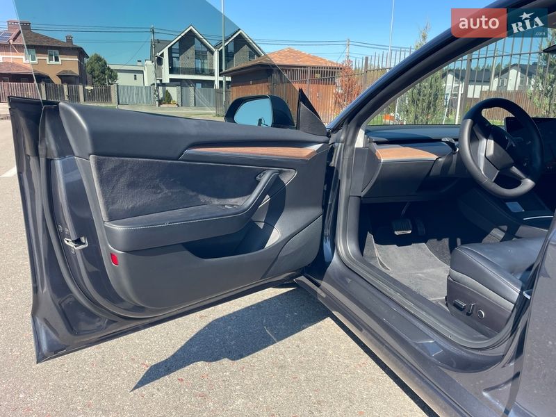 Седан Tesla Model 3 2022 в Киеве