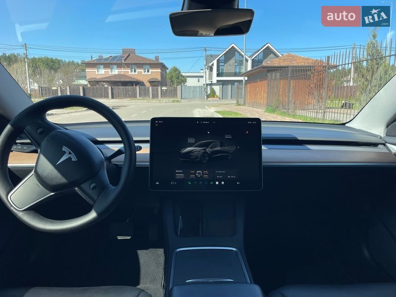 Седан Tesla Model 3 2022 в Киеве