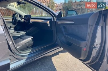 Седан Tesla Model 3 2022 в Киеве