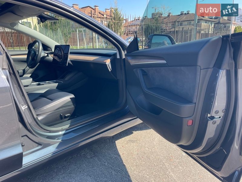 Седан Tesla Model 3 2022 в Киеве