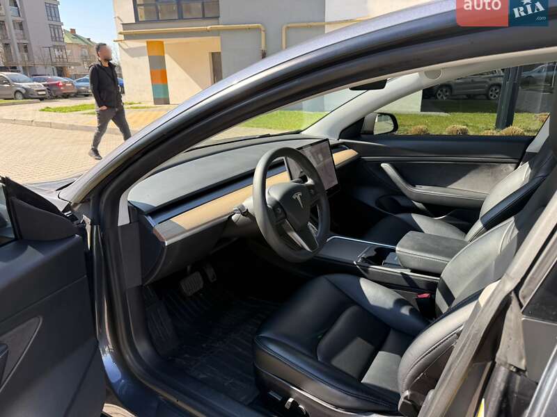 Седан Tesla Model 3 2021 в Ивано-Франковске