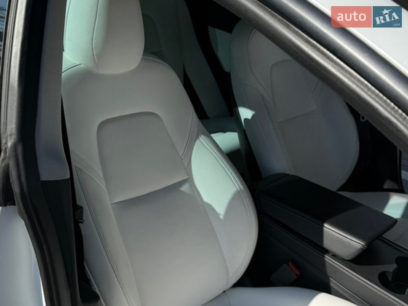 Седан Tesla Model 3 2021 в Киеве