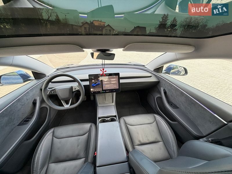 Седан Tesla Model 3 2024 в Львове