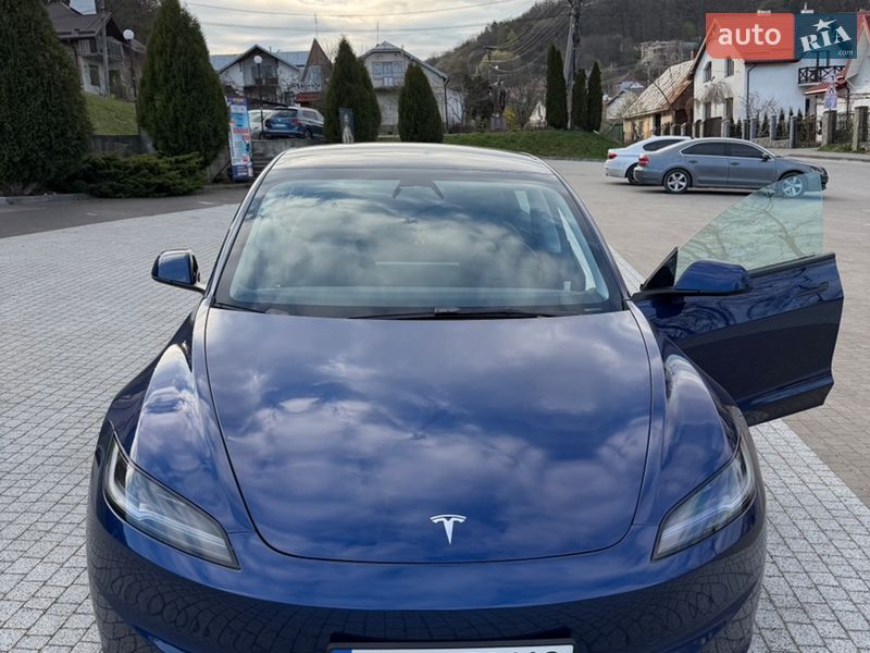 Седан Tesla Model 3 2024 в Львове