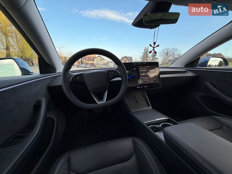 Седан Tesla Model 3 2024 в Львове