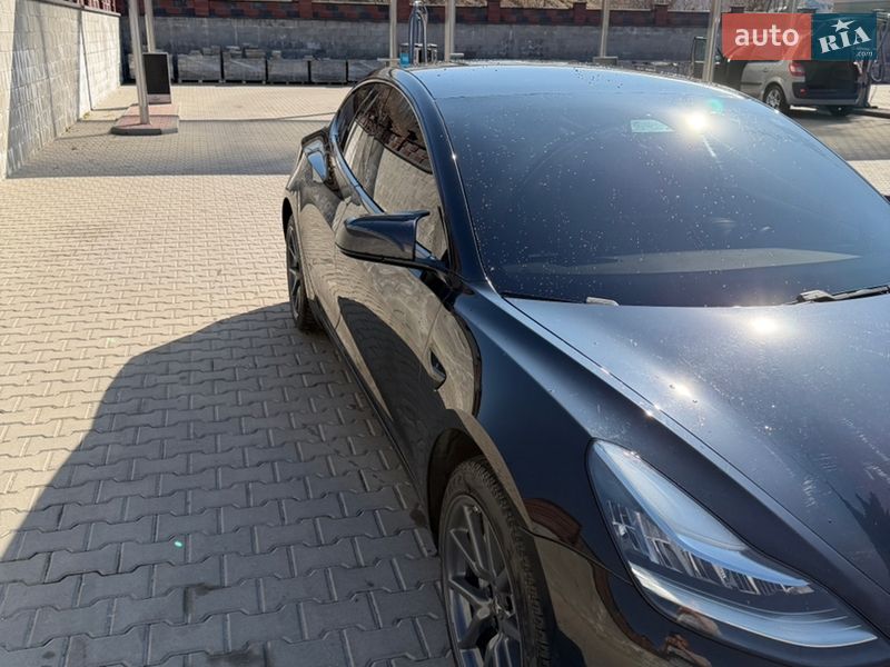 Седан Tesla Model 3 2018 в Ровно