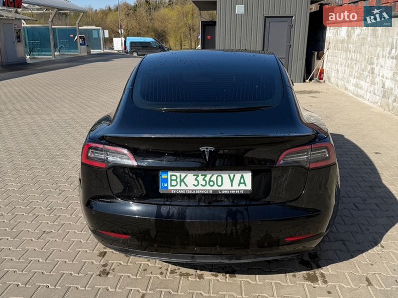 Седан Tesla Model 3 2018 в Ровно