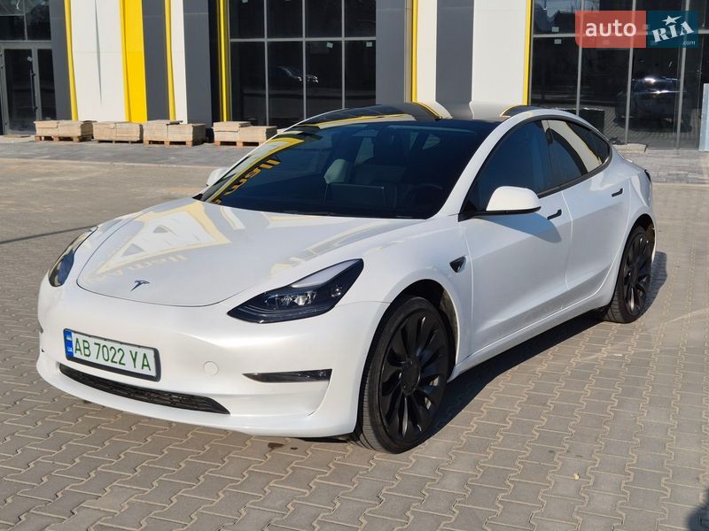 Седан Tesla Model 3 2022 в Виннице