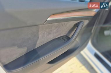Седан Tesla Model 3 2022 в Виннице