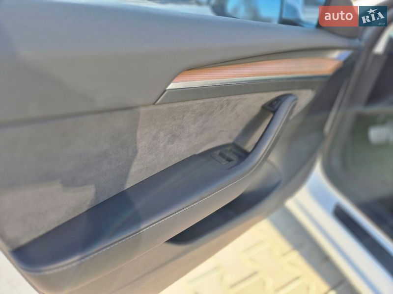 Седан Tesla Model 3 2022 в Виннице