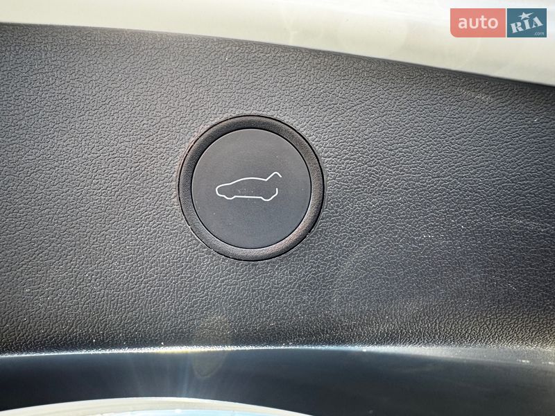 Седан Tesla Model 3 2020 в Киеве