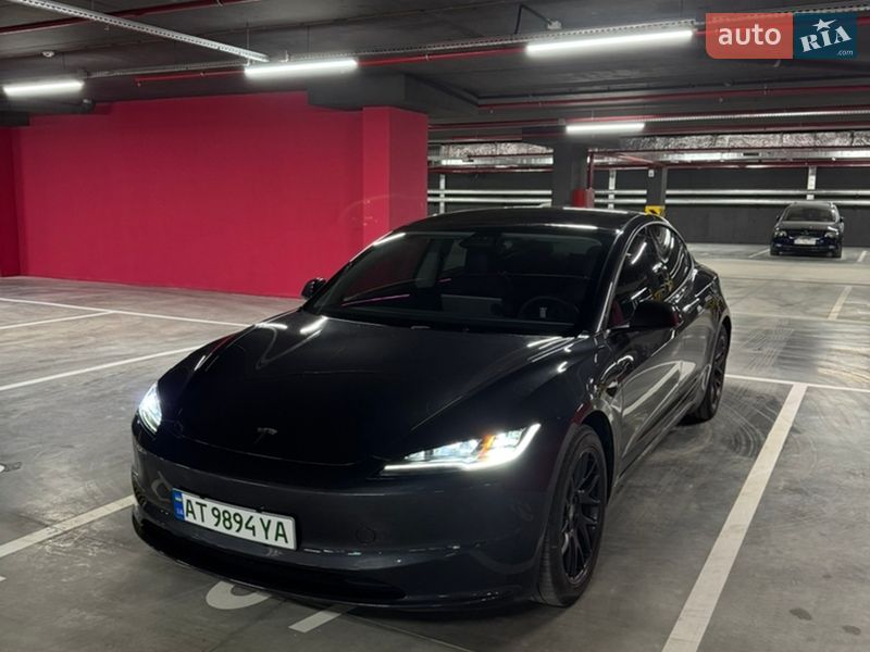 Седан Tesla Model 3 2024 в Ивано-Франковске