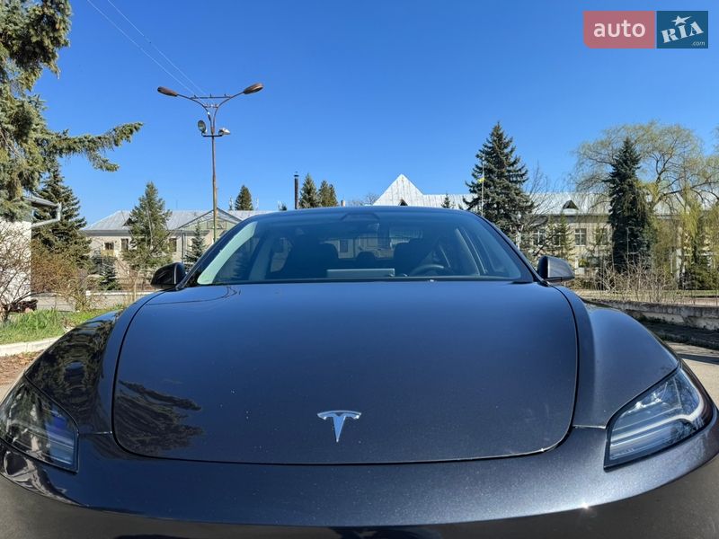 Седан Tesla Model 3 2024 в Ивано-Франковске