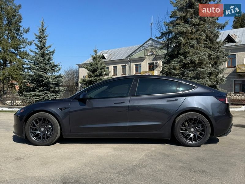 Седан Tesla Model 3 2024 в Ивано-Франковске