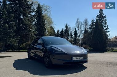 Седан Tesla Model 3 2024 в Ивано-Франковске