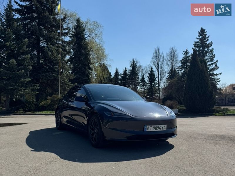 Седан Tesla Model 3 2024 в Ивано-Франковске