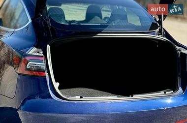 Седан Tesla Model 3 2020 в Львові