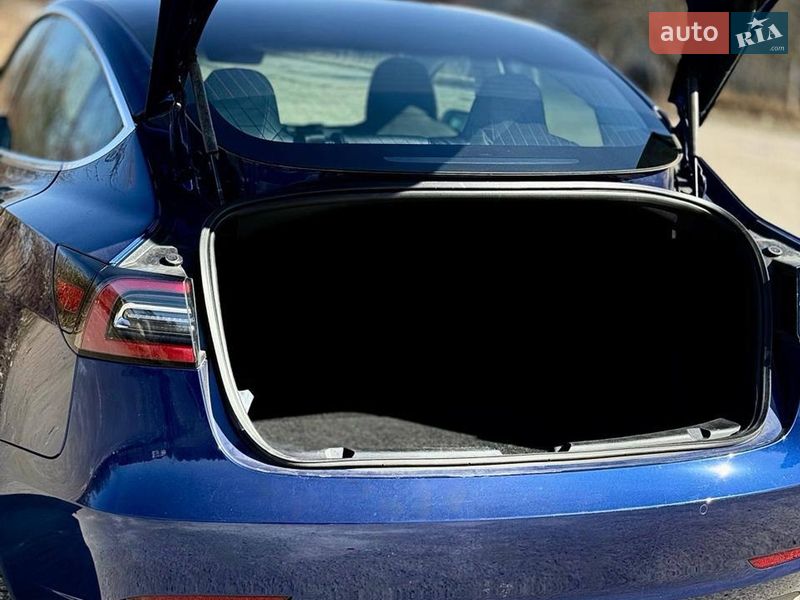 Седан Tesla Model 3 2020 в Львові