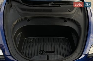 Седан Tesla Model 3 2019 в Ужгороде