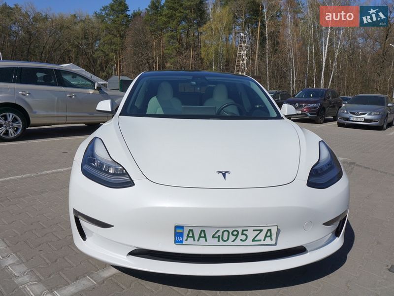 Седан Tesla Model 3 2019 в Киеве