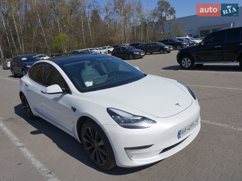 Седан Tesla Model 3 2019 в Киеве