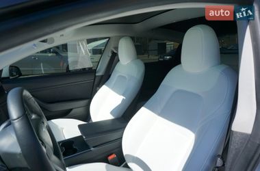 Седан Tesla Model 3 2019 в Киеве