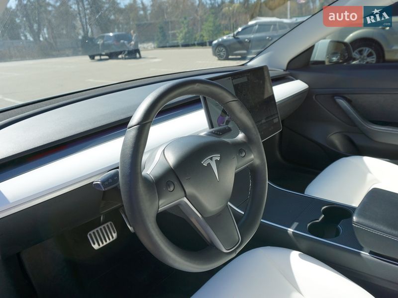 Седан Tesla Model 3 2019 в Киеве