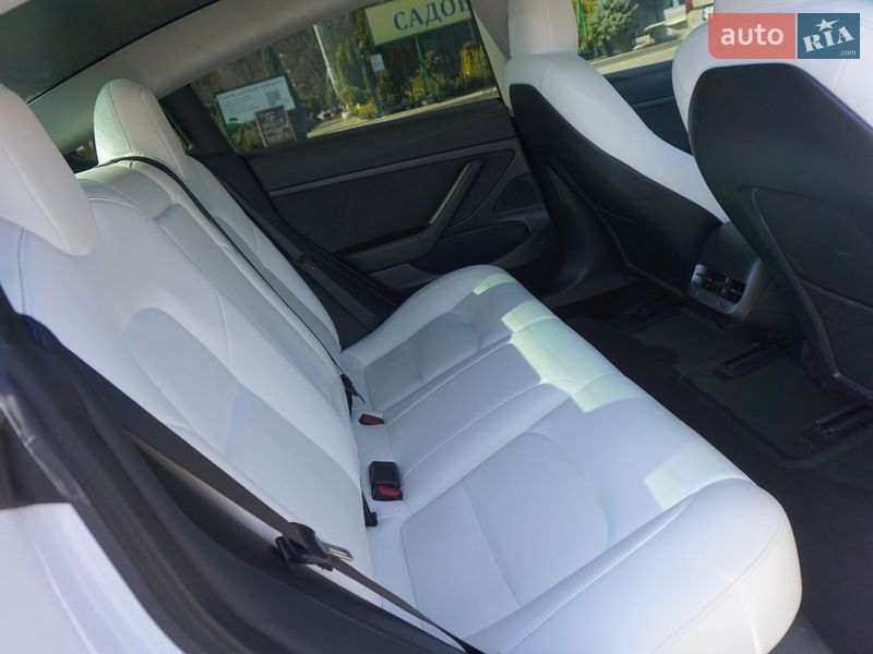 Седан Tesla Model 3 2019 в Киеве