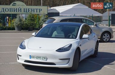 Седан Tesla Model 3 2019 в Киеве