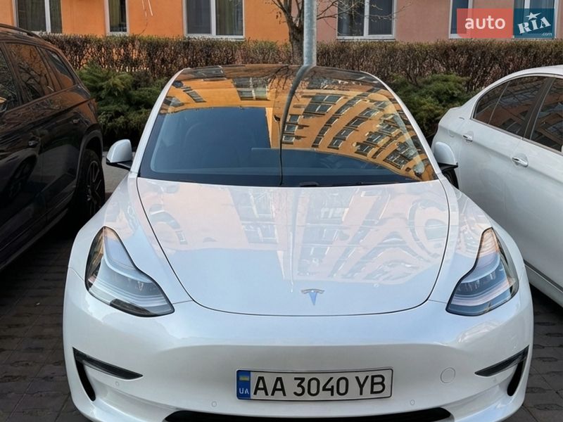 Tesla Model 3 2020
