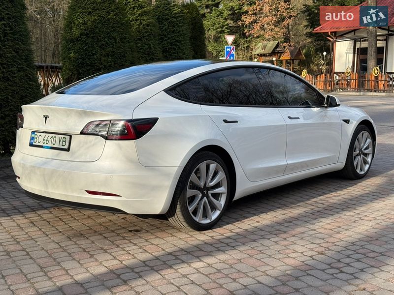 Седан Tesla Model 3 2020 в Дрогобыче
