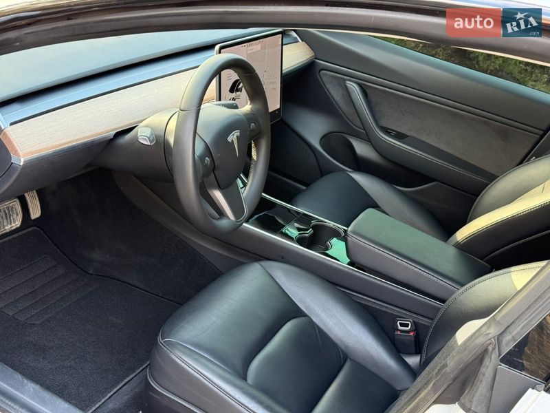 Седан Tesla Model 3 2020 в Дрогобыче