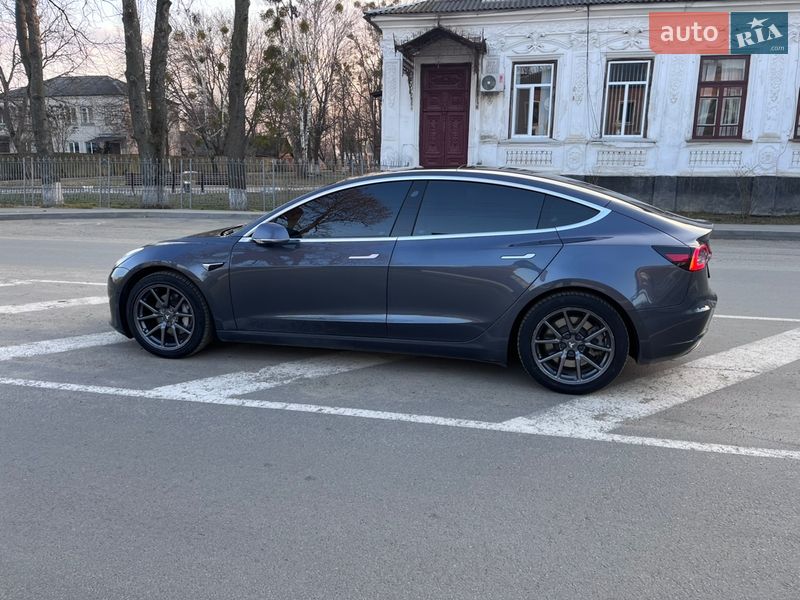 Седан Tesla Model 3 2020 в Радомишлі