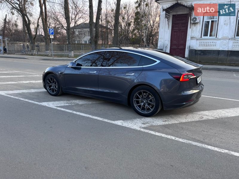 Седан Tesla Model 3 2020 в Радомишлі