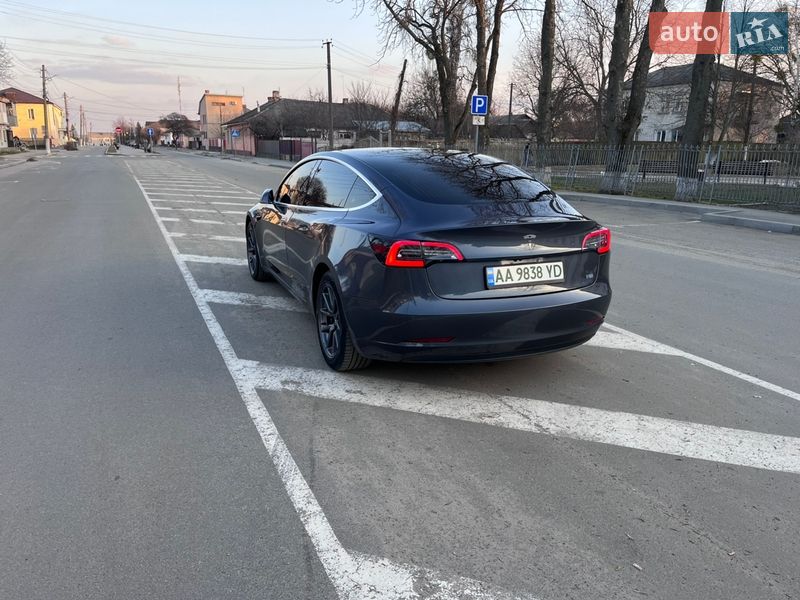 Седан Tesla Model 3 2020 в Радомишлі