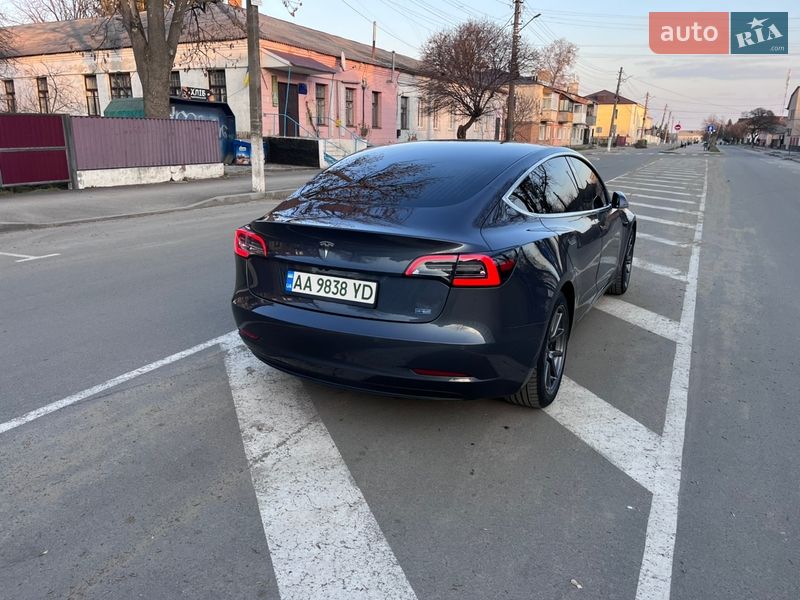 Седан Tesla Model 3 2020 в Радомишлі