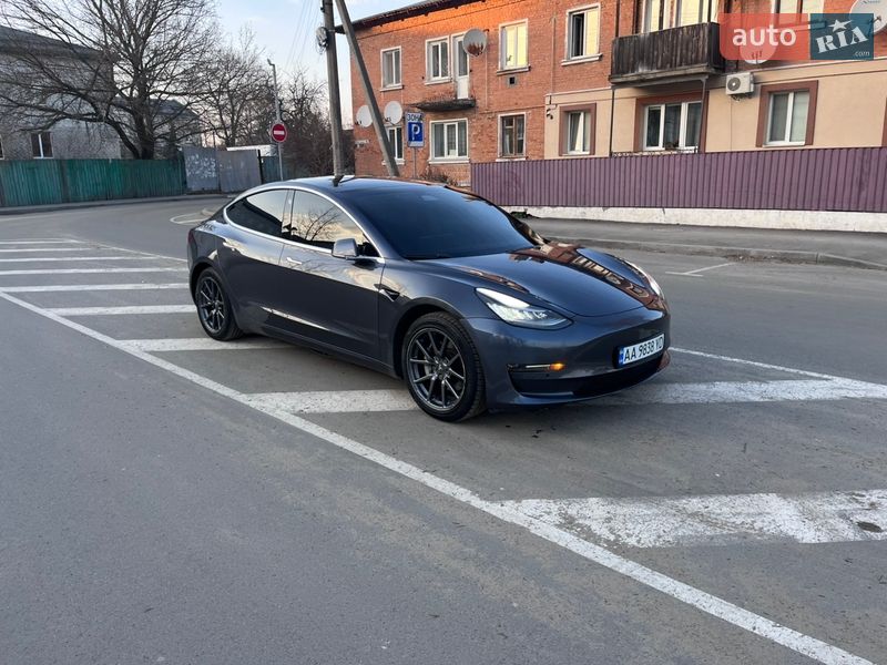 Седан Tesla Model 3 2020 в Радомишлі