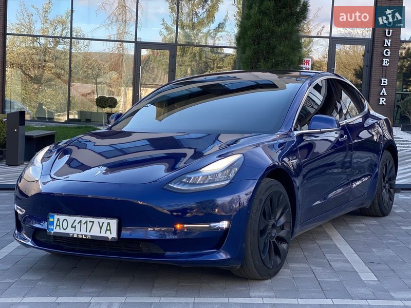 Седан Tesla Model 3 2019 в Ужгороде