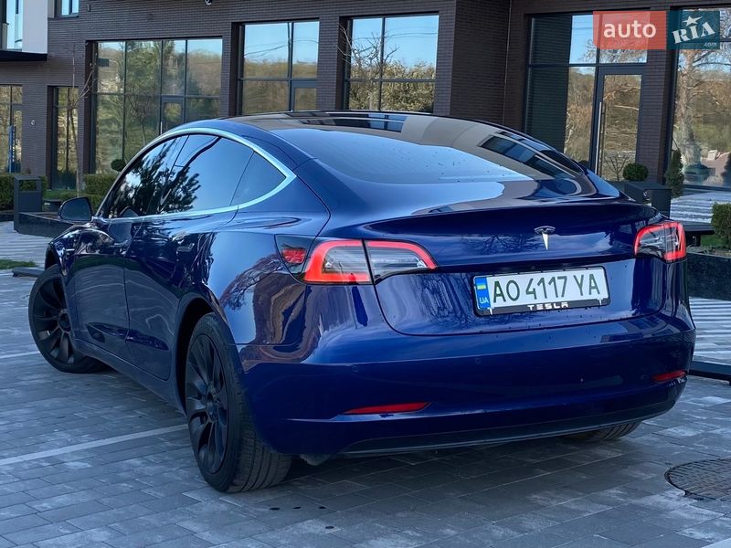 Седан Tesla Model 3 2019 в Ужгороде