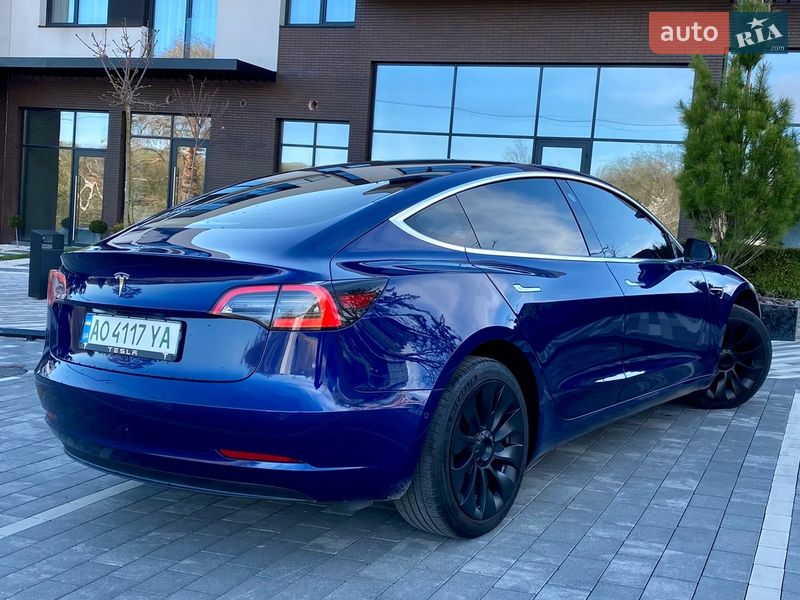 Седан Tesla Model 3 2019 в Ужгороде