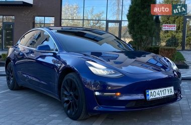 Седан Tesla Model 3 2019 в Ужгороде
