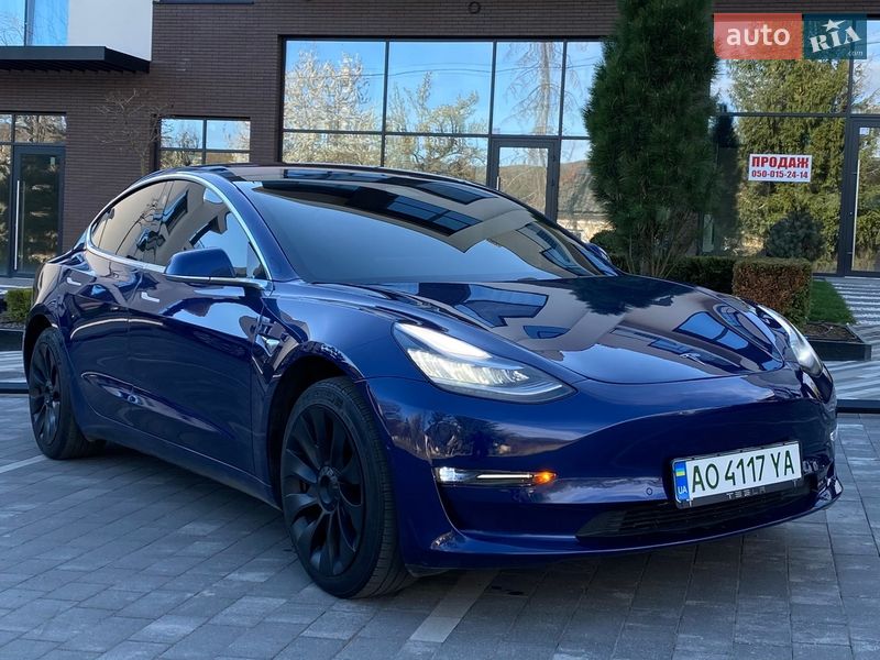 Седан Tesla Model 3 2019 в Ужгороде