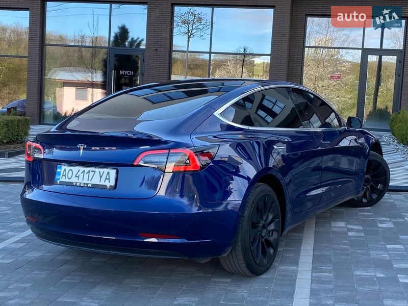 Седан Tesla Model 3 2019 в Ужгороде