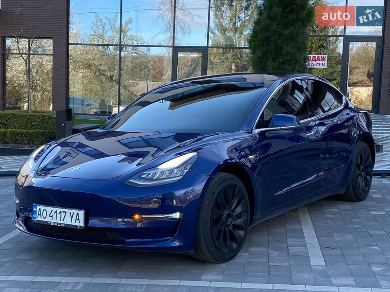 Седан Tesla Model 3 2019 в Ужгороде