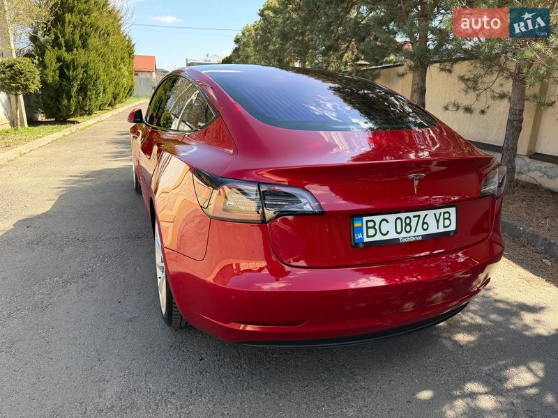 Седан Tesla Model 3 2018 в Львове