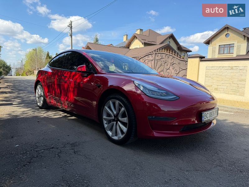 Седан Tesla Model 3 2018 в Львове