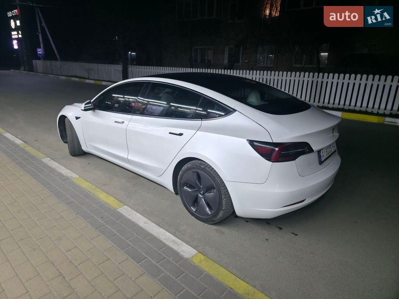 Седан Tesla Model 3 2020 в Києві